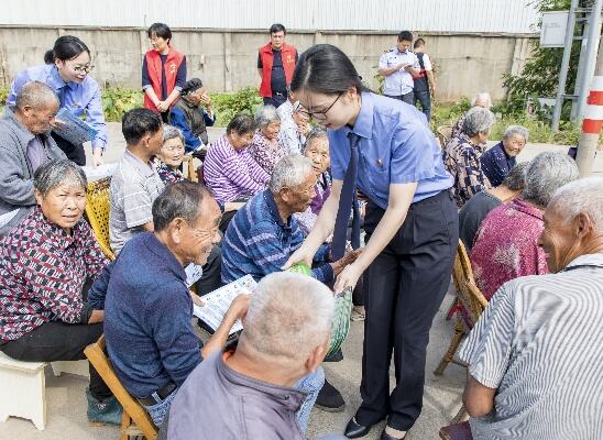 赣州蓉江新区开展普法宣传活动