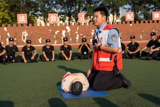 声动中国我们警察来救你了