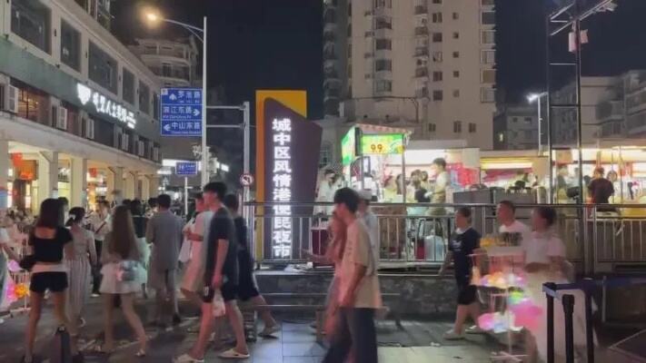 夜市摊主未出摊被贴警告单