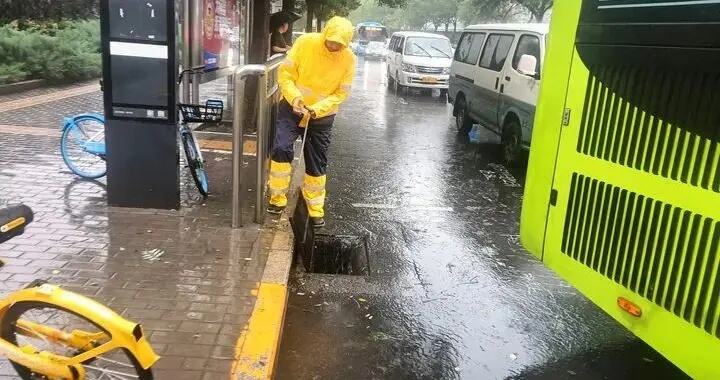 北京地铁采取雨天行车措施