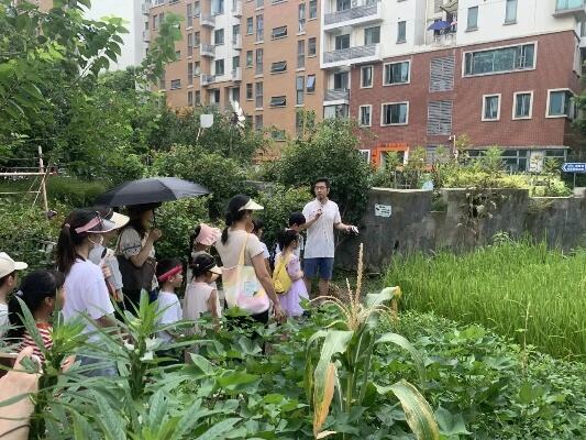 街头书香为城市增韵