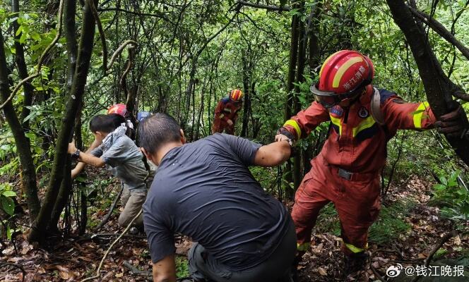 一家3口到杭州爬山遇台风被困整夜