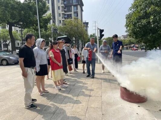 实探南京火灾小区