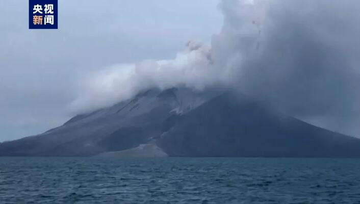 印尼鲁昂火山多次喷发