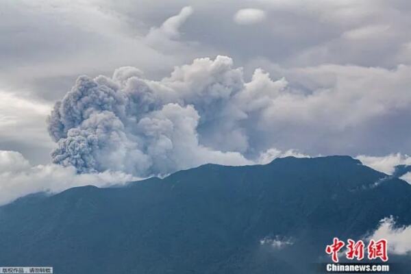 印尼马拉皮火山发生三次喷发