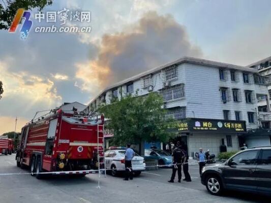 江西新余市火灾现场已无被困人员