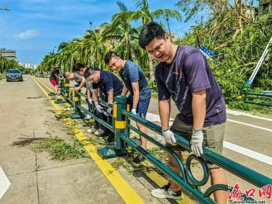 党员干部众志成城清冰雪保民生