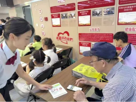 南京为家长学生送3份大礼包