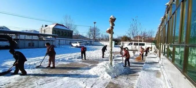 门头沟热心人吹响扫雪铲冰集结号