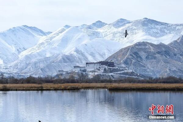 雪后布达拉宫风景如画