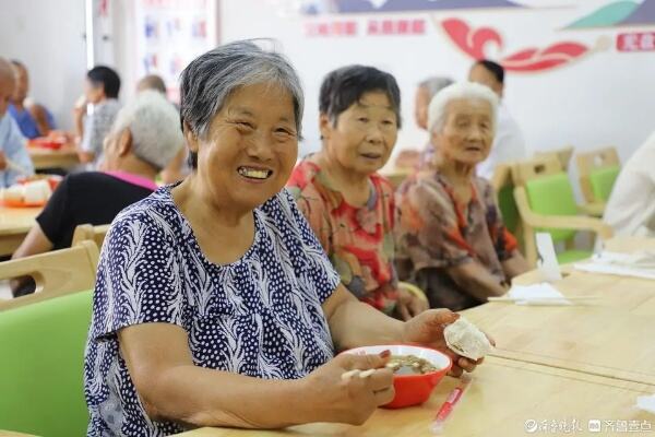 以食为先办好老年助餐