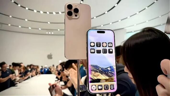 iPhone 16国行售价曝光：你买它还是华为三折叠屏