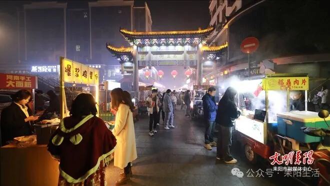 新春夜市人气旺