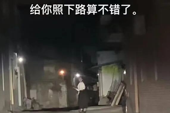 女子坐一口价网约车