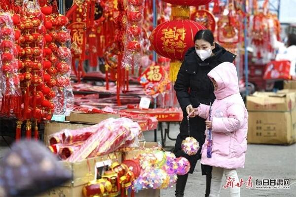 节日饰品走俏